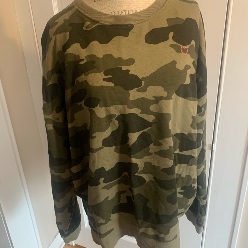 Womens camo sweatshirt size large